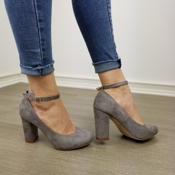 Ankle strap vintage style round toe block heels - Picture 4 of 8